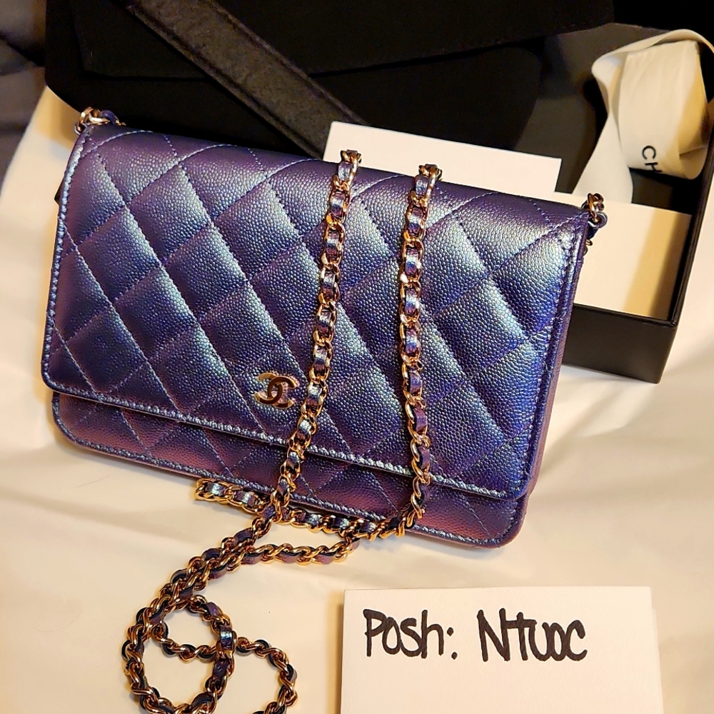 Excellent almost like new 22P Chanel Classic Wallet on Chain Iridescent